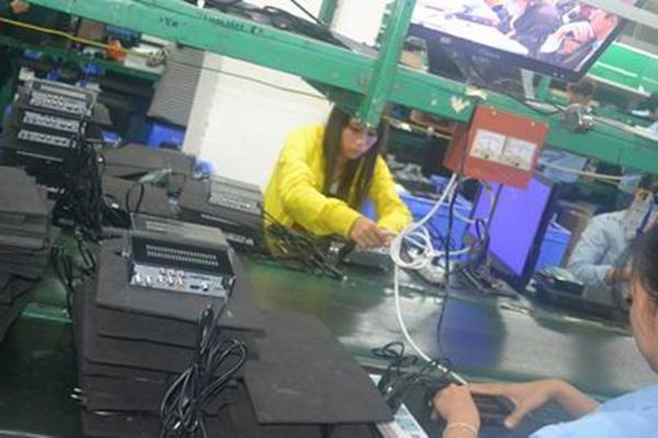 Smart tv box quad core amlogic box production process (3) ----“quad core set top box” ASSEMBLY (front panel assembly) Smart tv box quad core amlogic box production process (3) ----“quad core set top box” ASSEMBLY (front panel assembly)