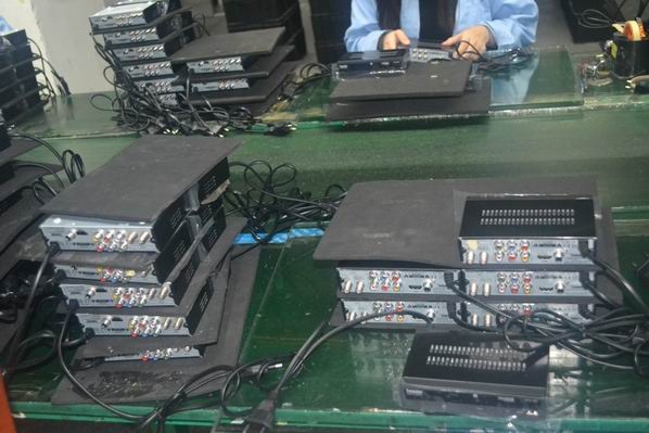 Smart tv box quad core amlogic box production process (3) ----“quad core set top box” ASSEMBLY  (Benks) Smart tv box quad core amlogic box production process (3) ----“quad core set top box” ASSEMBLY  (Benks)